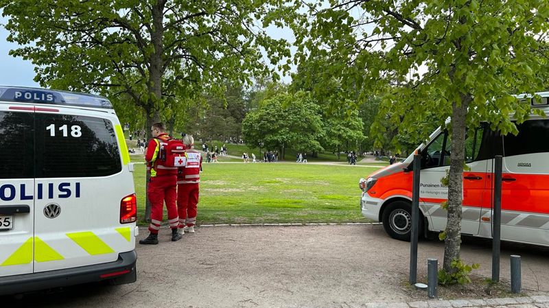 Päivystämässä koulujen päättäjäisissä