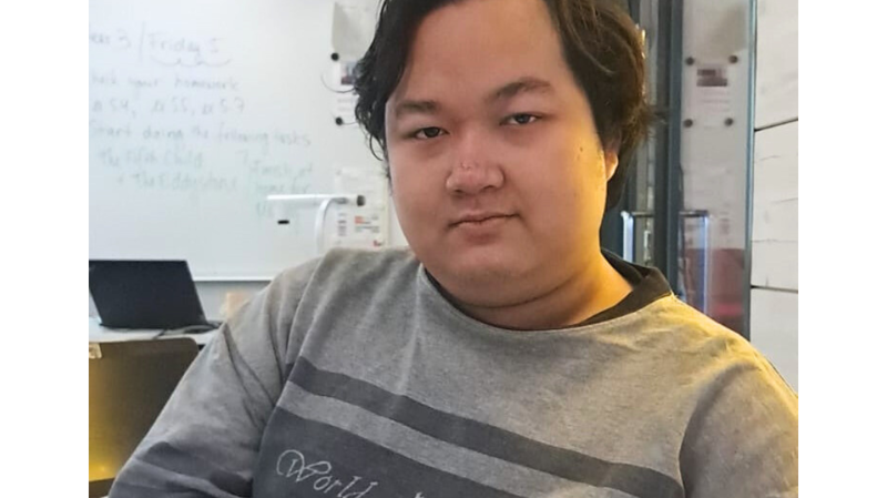 Sasi uskoo auttamisen voimaan – ja kutsuu nuoria mukaan toimintaan