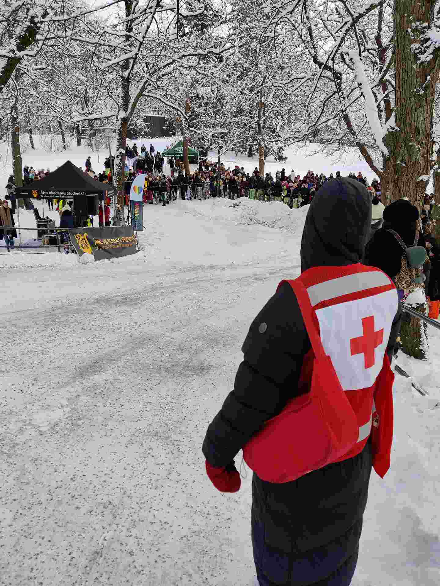 Röda Korset har i många år jourat på ett av Studentkårens största evenemang Fastlaskiainen på Vårdberget i Åbo.