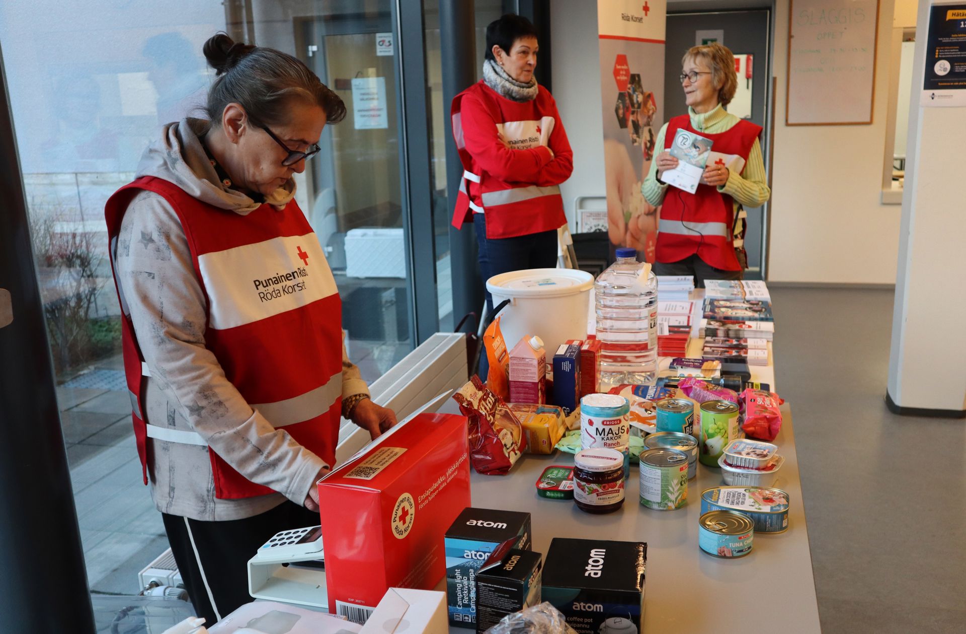 På övningen i Dalsbruk kunde besökare lära sig om vad som är bra att ha hemma i reserv.