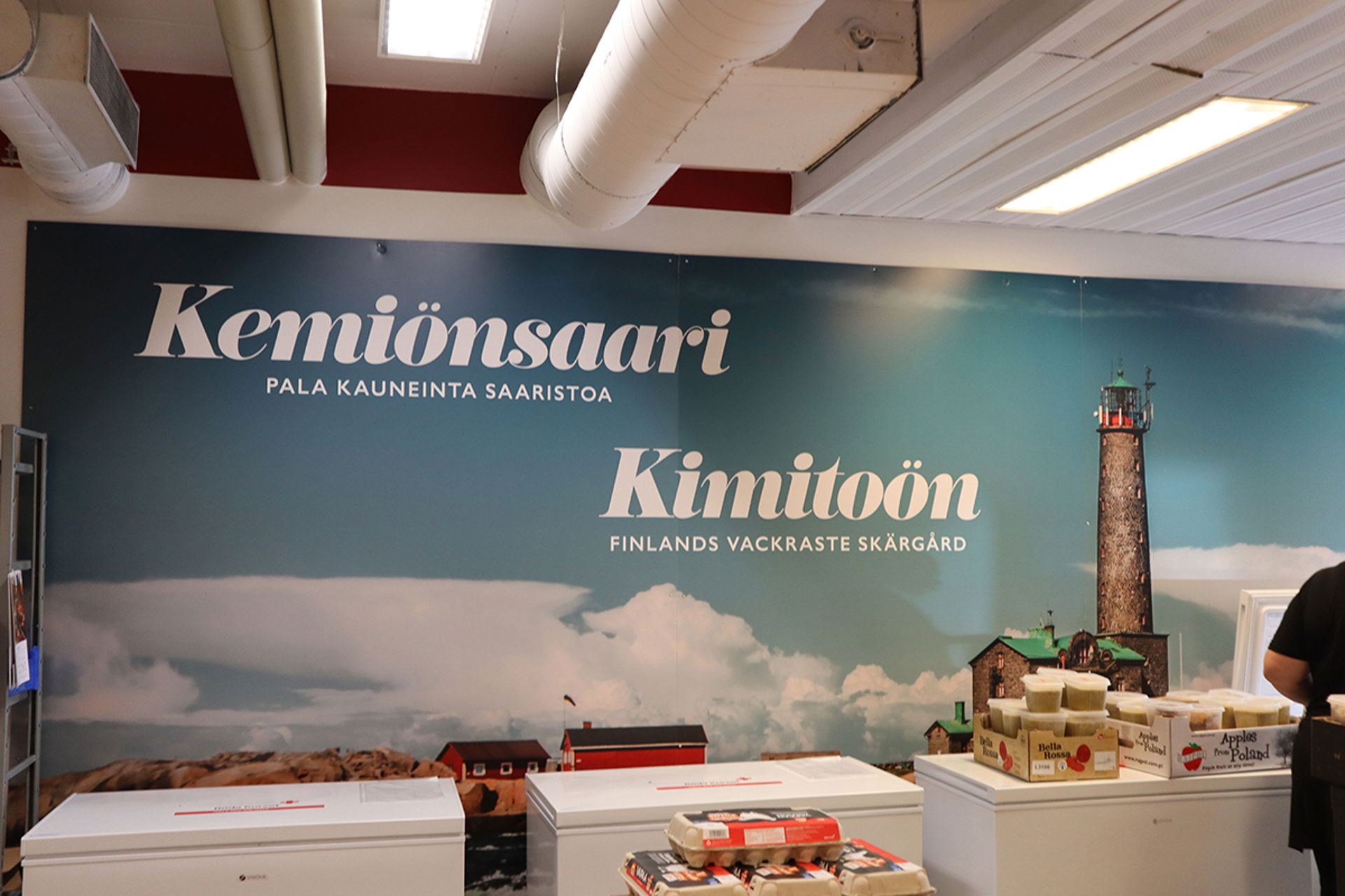 Kemiössä jaetaan ruokaa säännöllisesti osoitteessa Arkadiantie 3.
