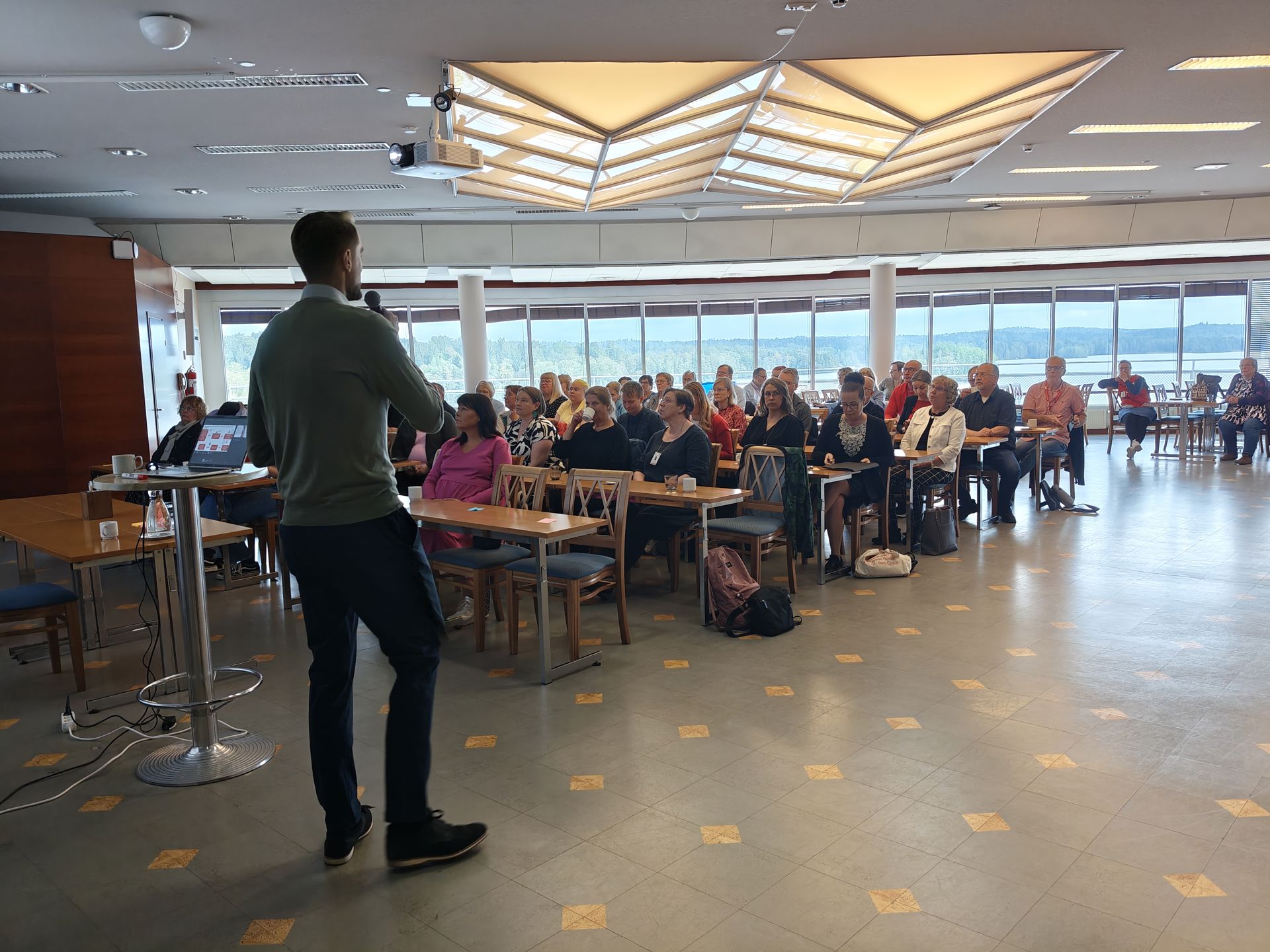 Piirin seminaari pidettiin 13.9. Nokialla. 