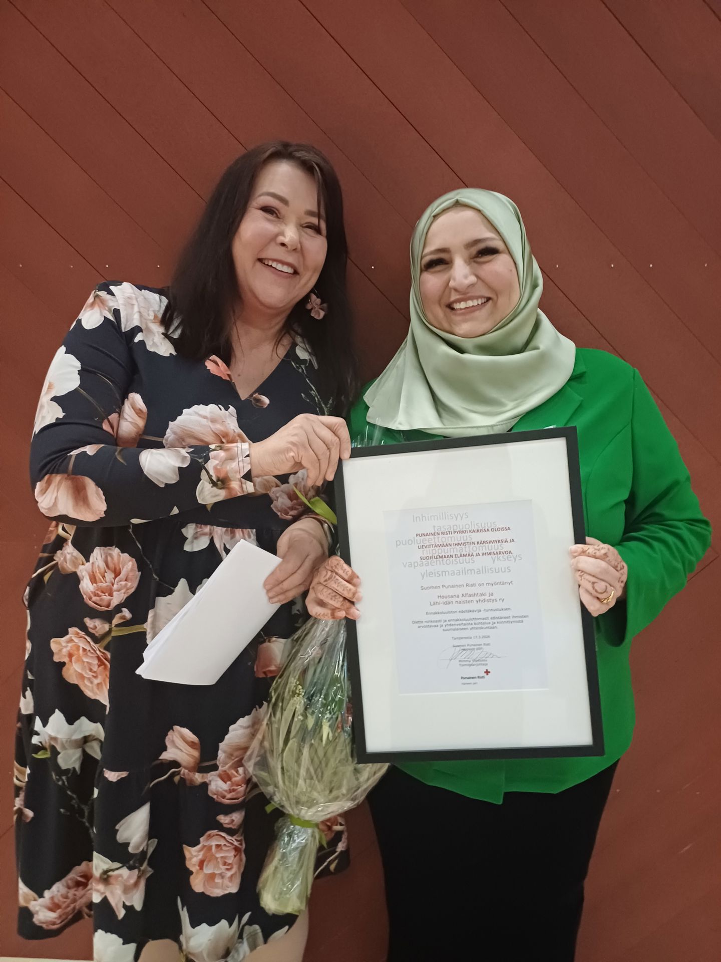 Kuvassa Hämeen piirin toiminnanjohtaja Mimmu Ylipoussu ja Housana Alfashtaki