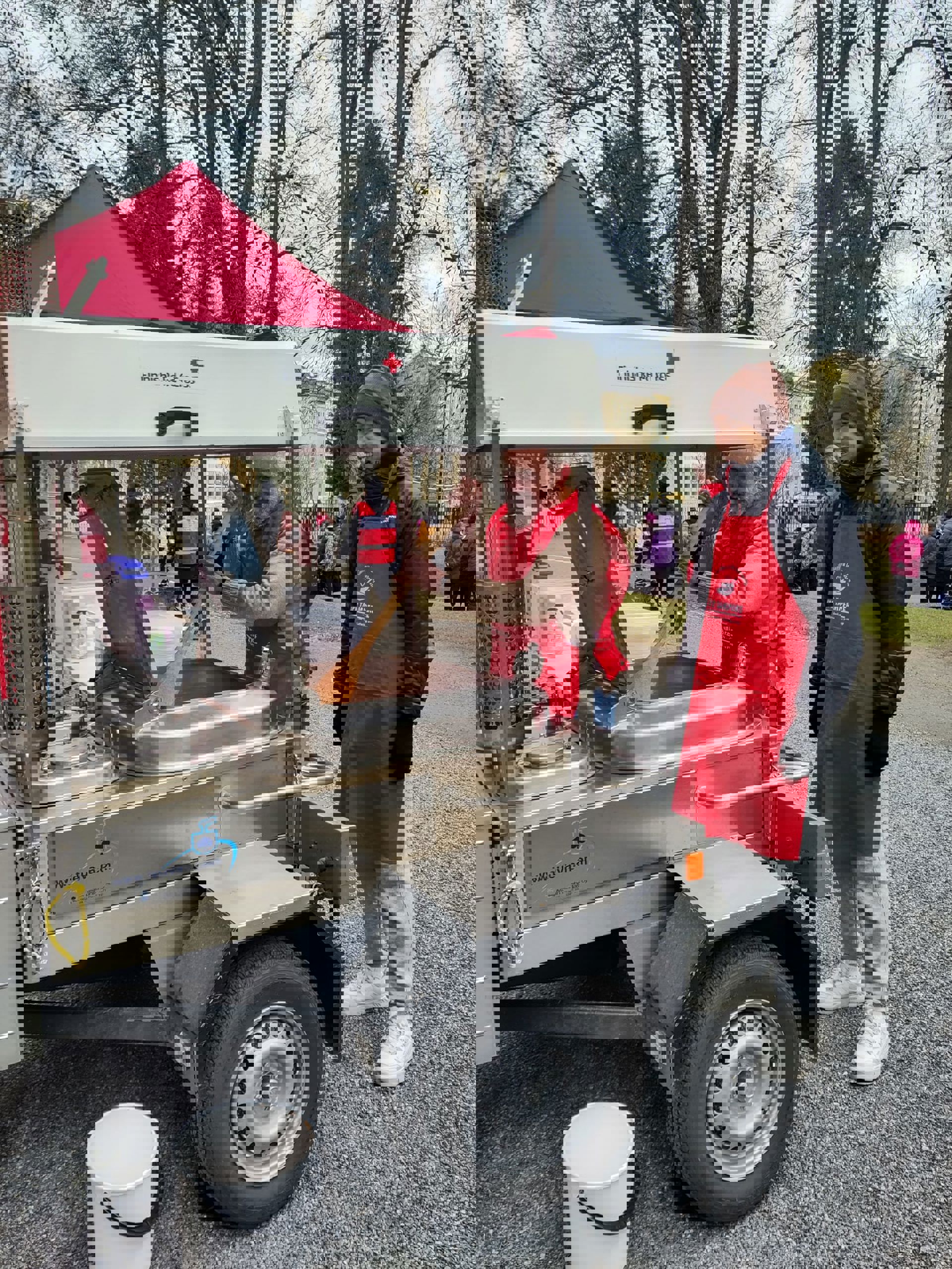 Sopan jakoa ruoka-avun yhteydessä. 