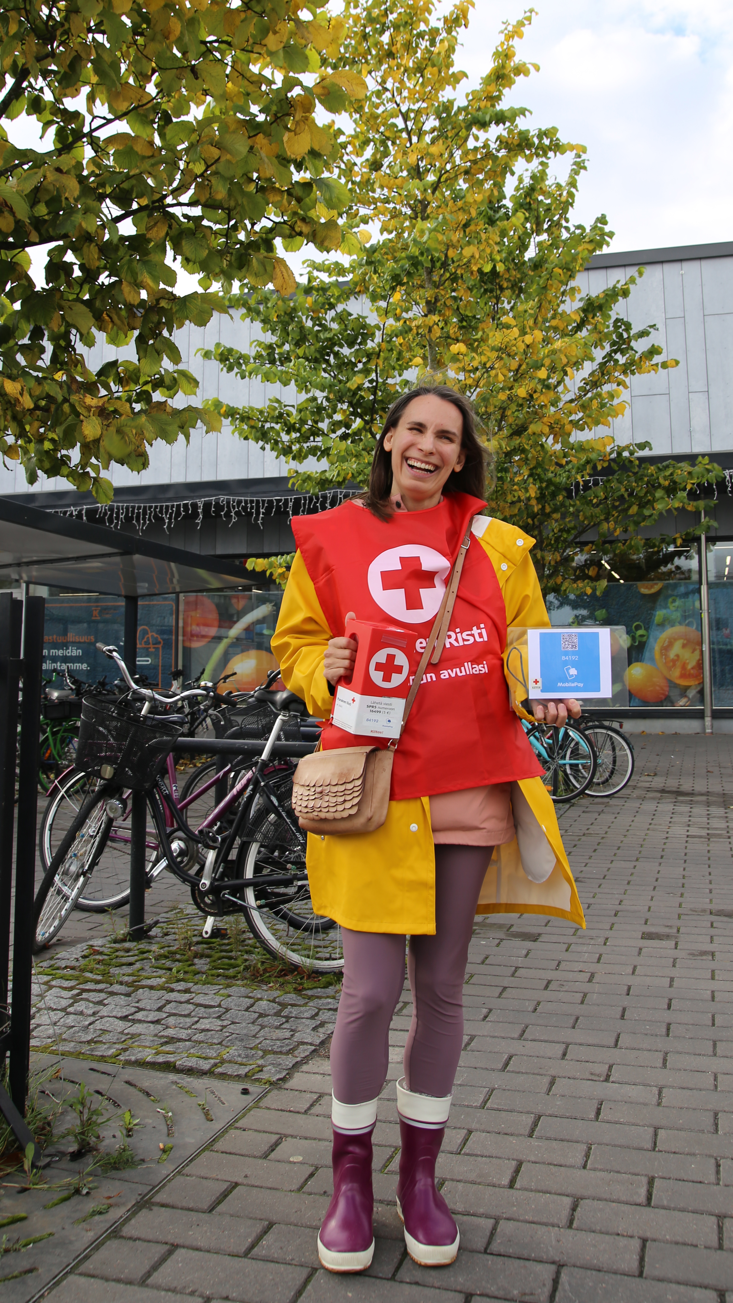 Collector Katri smiling in her yellow raincoat