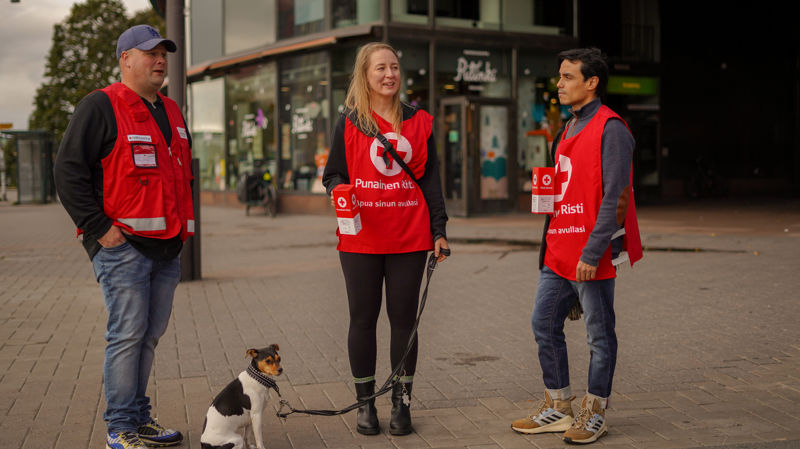 Nälkäpäivänä keräämme luvan kanssa monissa vilkasliikenteisissä paikoissa