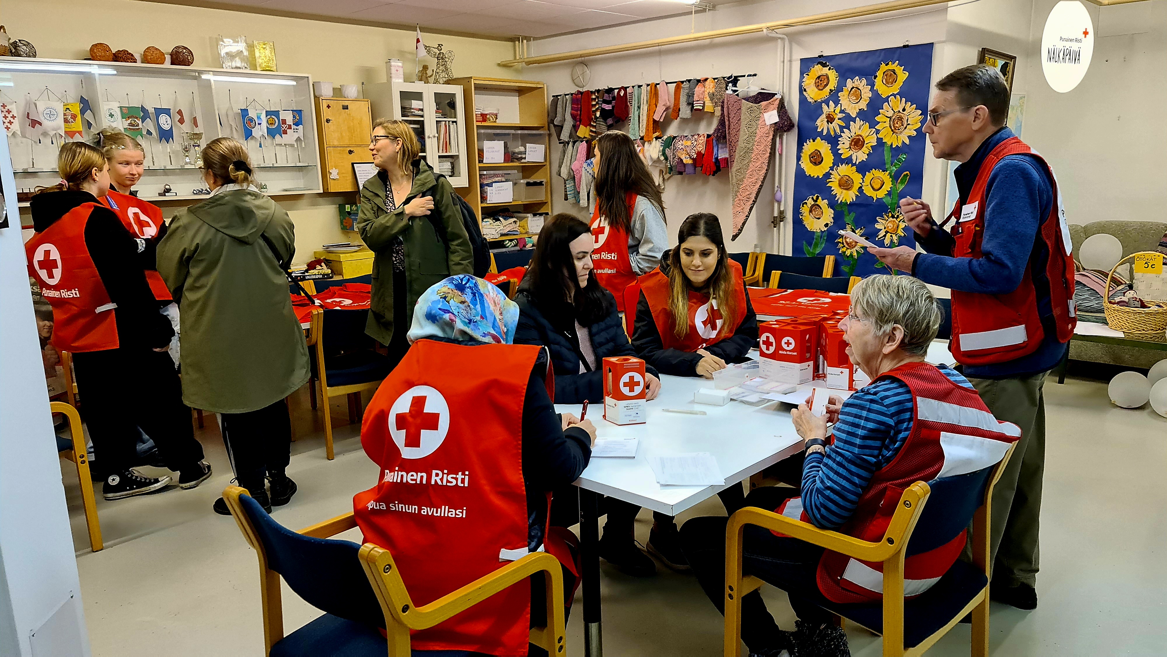 Porvoo branch received a colourful bunch of voluntary collectors during the Hunger Day 2024.