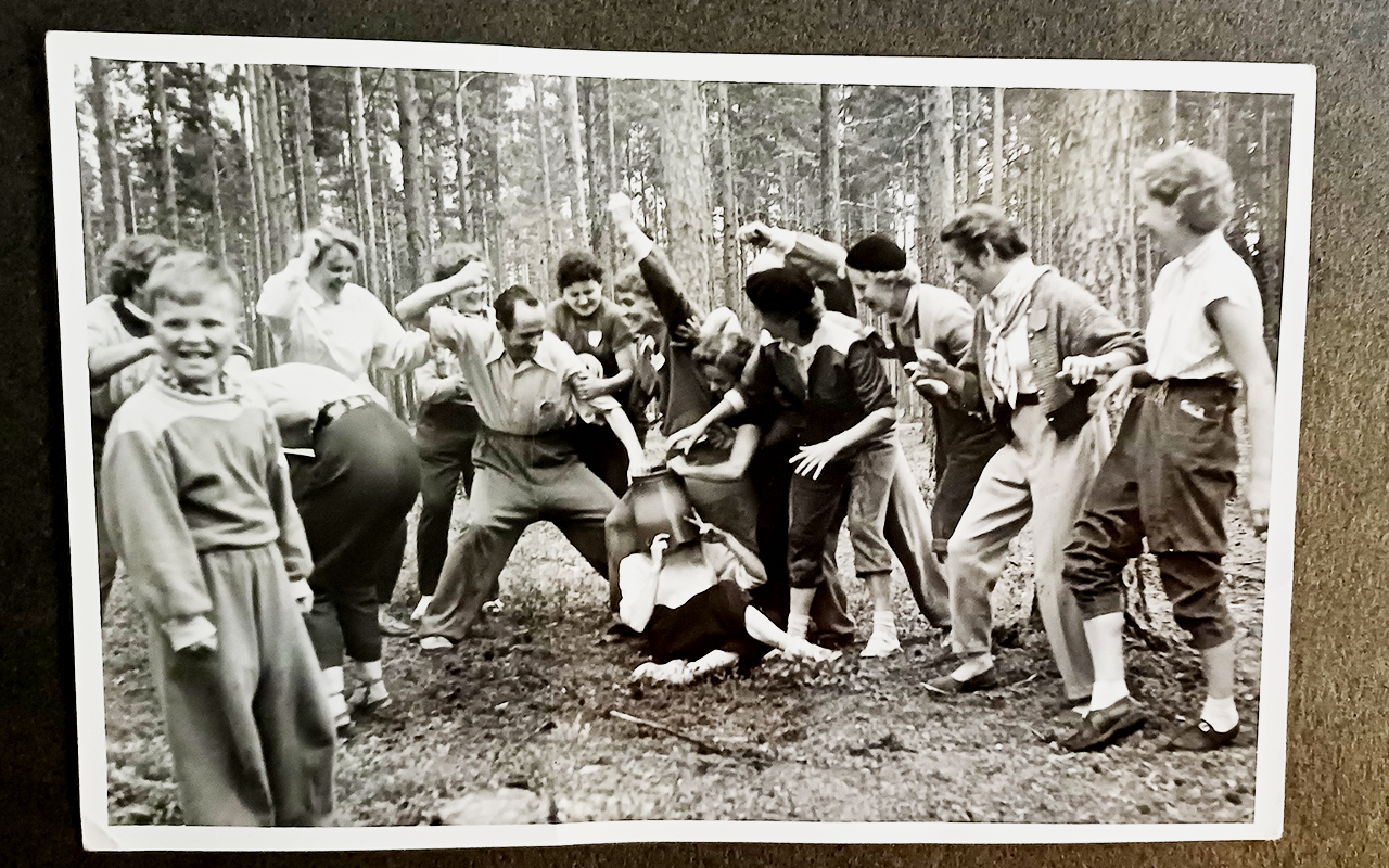 Roolipeli&auml; nuoriso-ohjaajaleirill&auml; 1955.