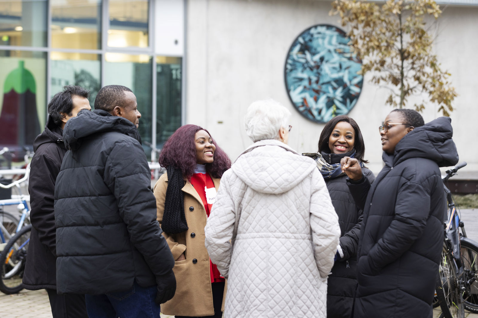 Helsingin ja Uudenmaan piirin alueella on monelaista toimintaa maahanmuuttaneiden kotoutumisen tueksi. 