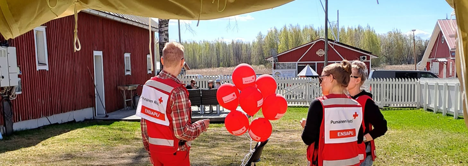 Punaisen Ristin vapaaehtoisia valmiusharjoituksessa.