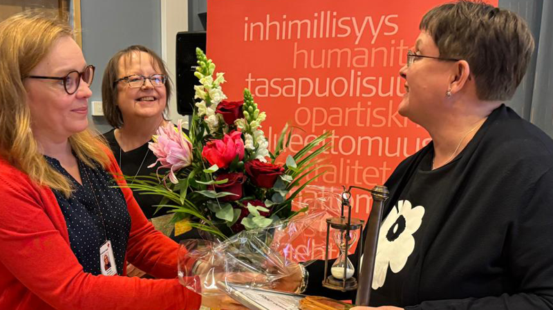 Punaisen Ristin Varsinais-Suomen piirin vuosikokouksessa valittiin luottamushenkilöitä ja jaettiin huomionosoituksia